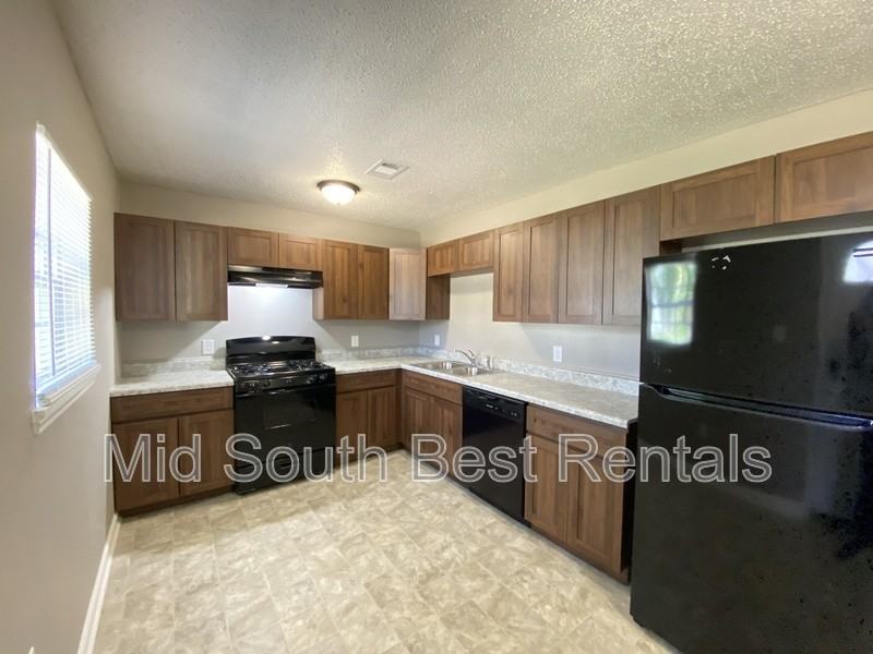 909 W Hazel St - Photo 2 of 14