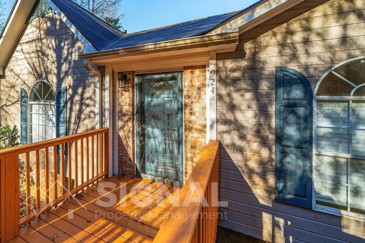 924 Rich Rd - Photo 3 of 10
