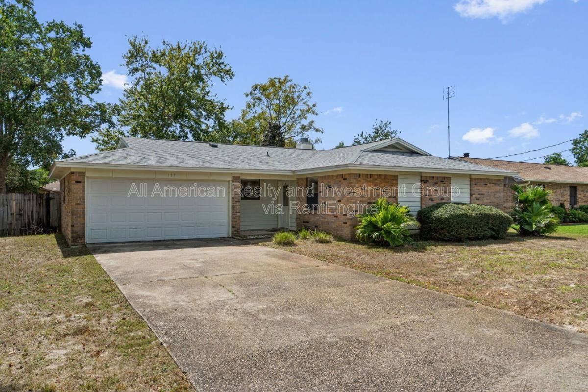 137 Deville Dr - Photo 2 of 10