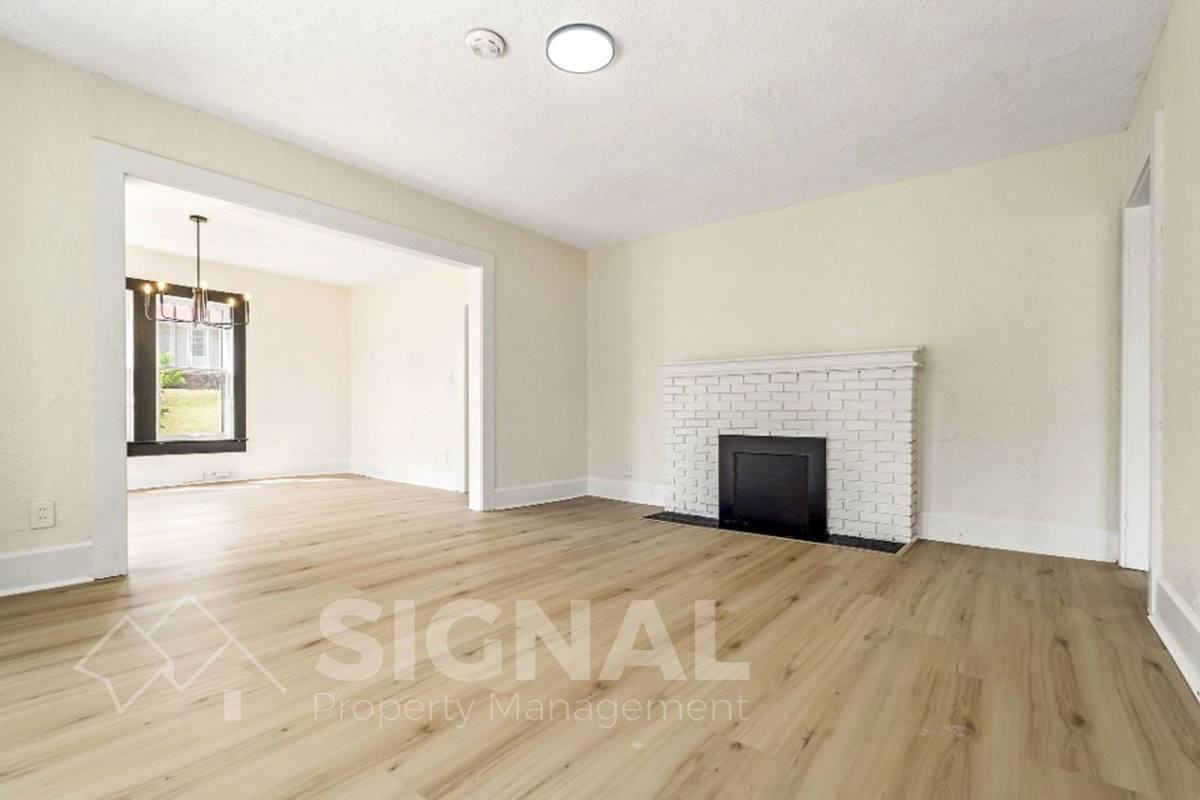 425 Oak St - Photo 2 of 10