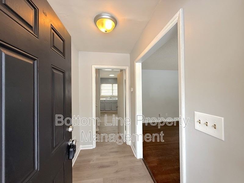 907 Bannister Pl - Photo 3 of 23