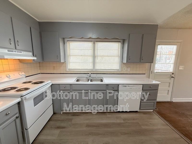 907 Bannister Pl - Photo 7 of 23