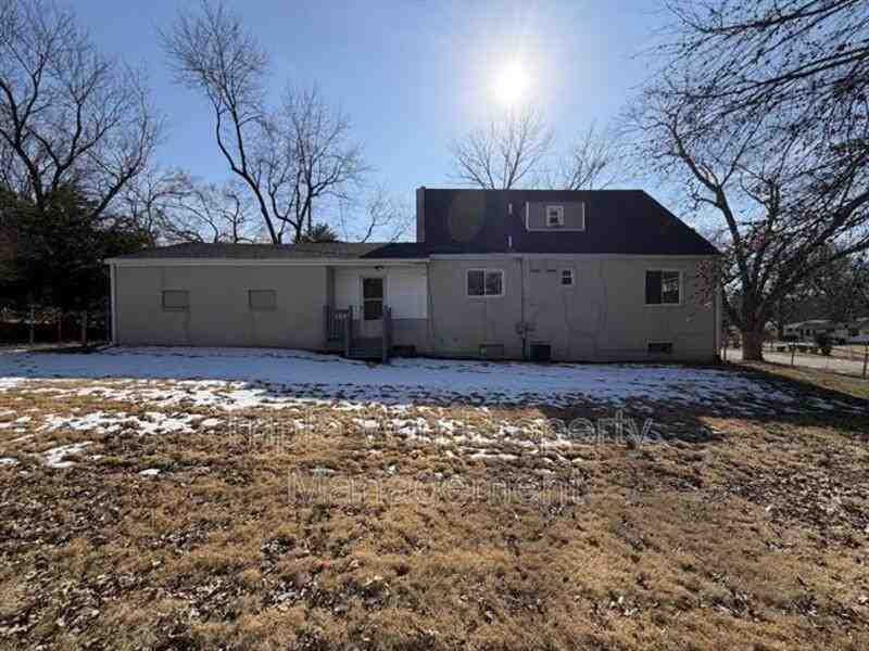 8385 Latty Ave - Photo 4 of 36