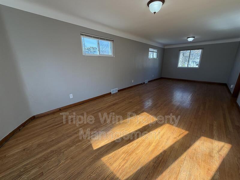 8385 Latty Ave - Photo 6 of 36