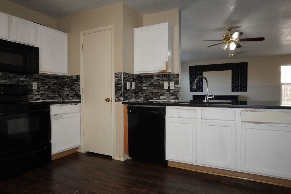 8162 Heights Vly - Photo 5 of 18