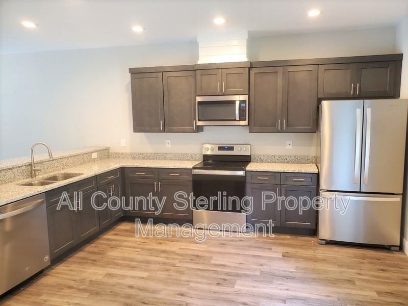 161 Sw Yulan St #102 - Photo 2 of 16