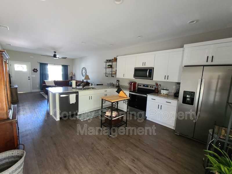161 Sw Yulan St #100 - Photo 4 of 16