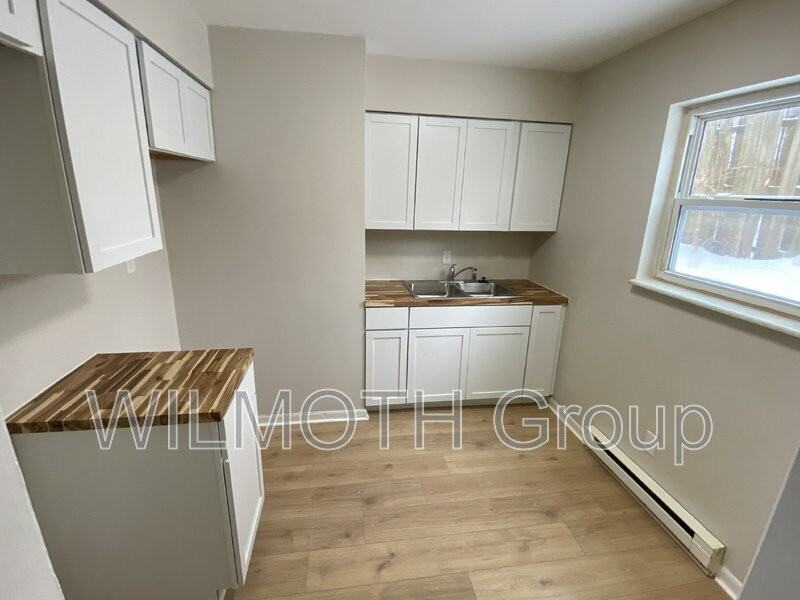 701 S 14th St #1B - Photo 4 of 9