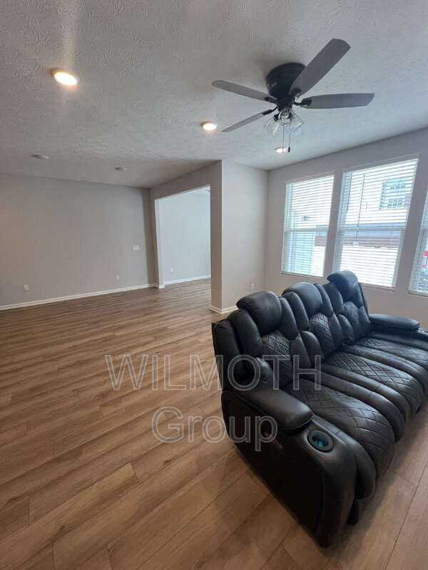 7300 Shroyer Way - Photo 4 of 31