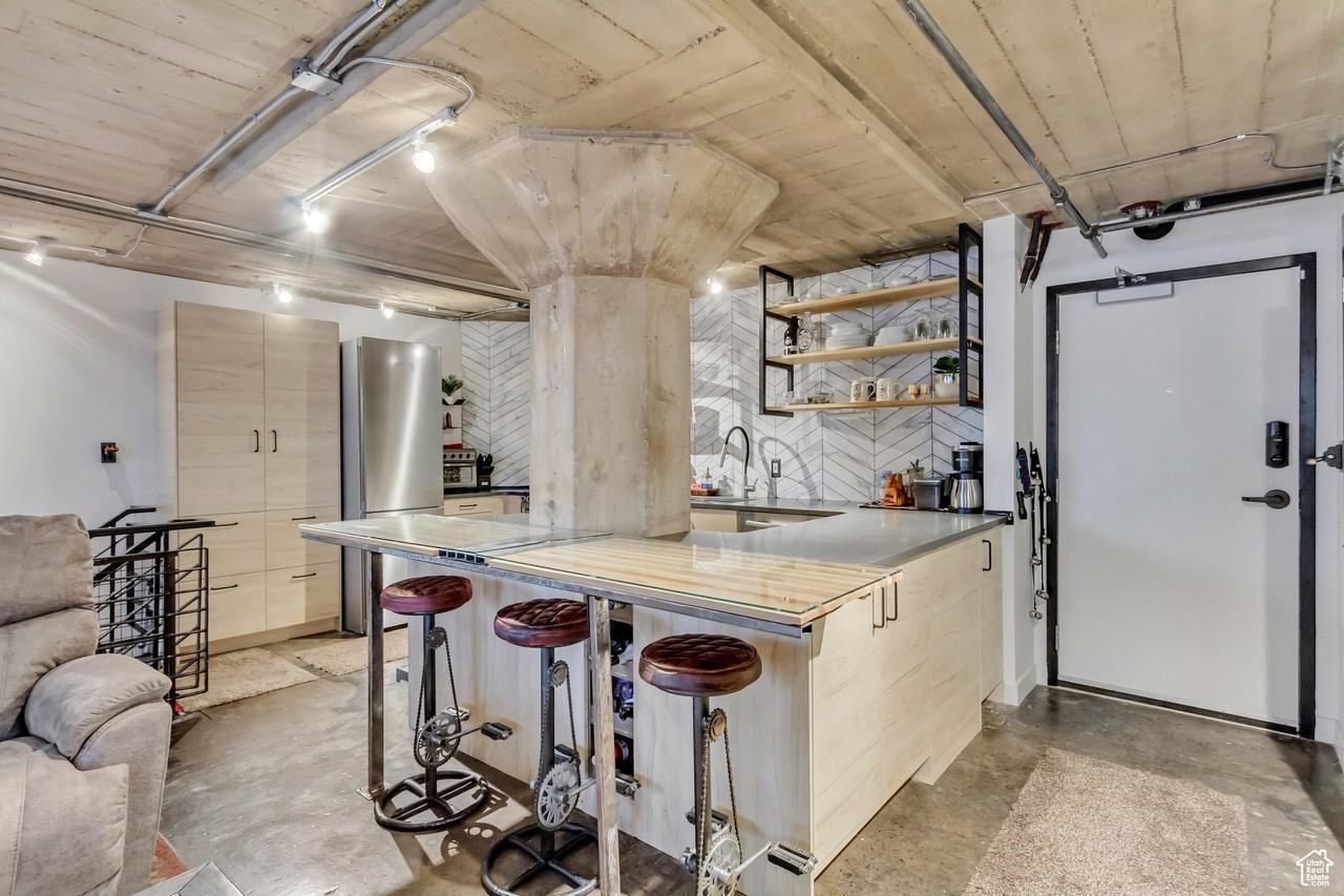 380 Ws - Photo 3 of 21