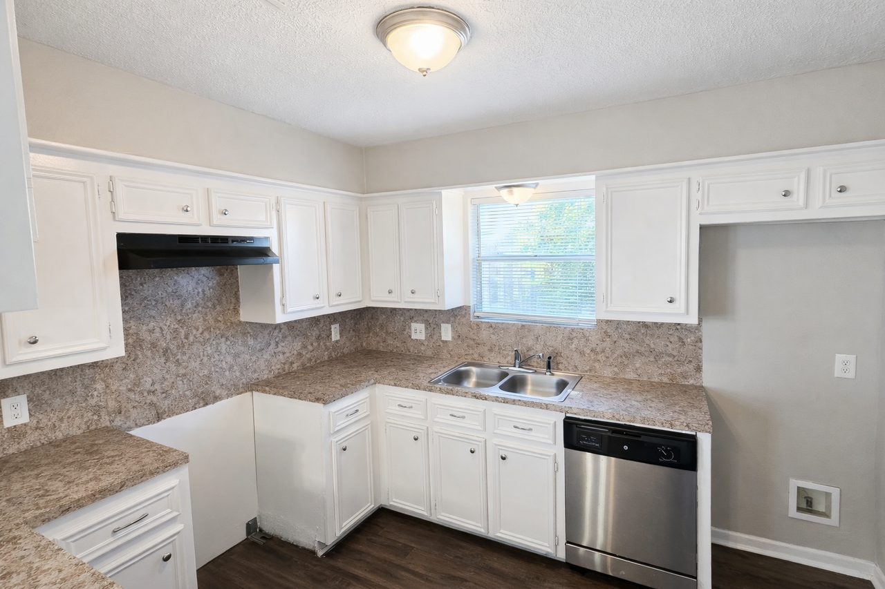 13355 Lake Breeze Ln - Photo 5 of 14