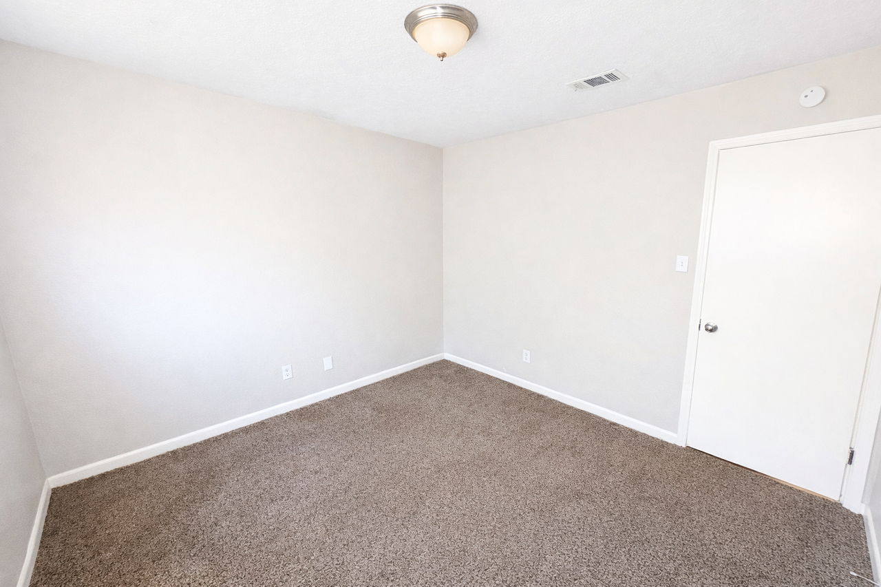 13355 Lake Breeze Ln - Photo 7 of 14