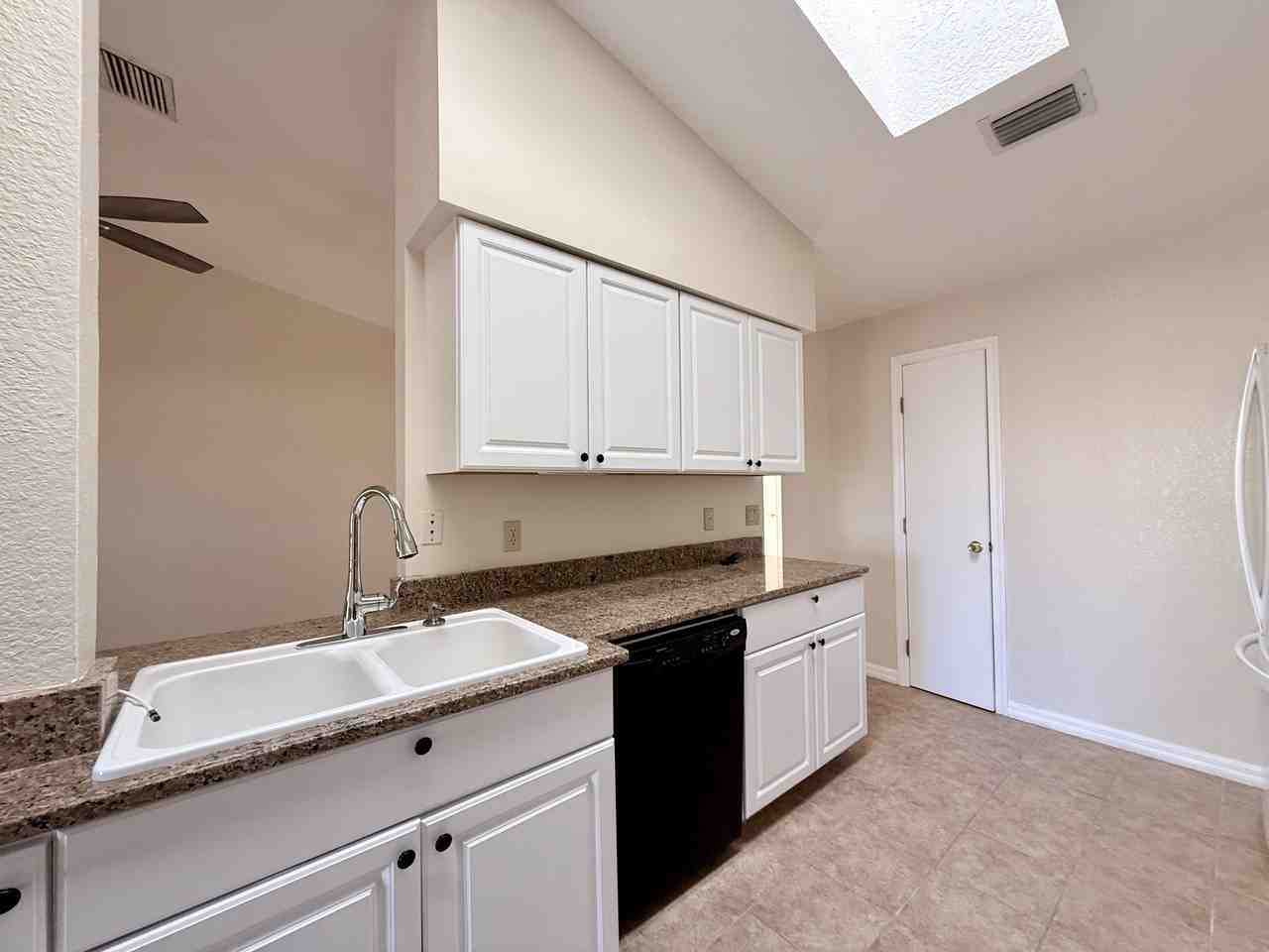 1203 Saxony Cir - Photo 3 of 13