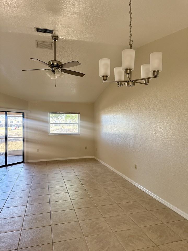 1203 Saxony Cir - Photo 6 of 13