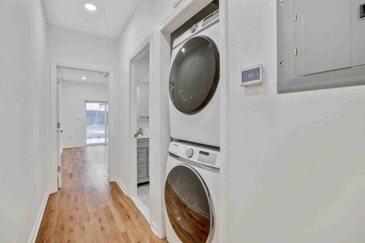 300 Halladay St - Photo 3 of 5