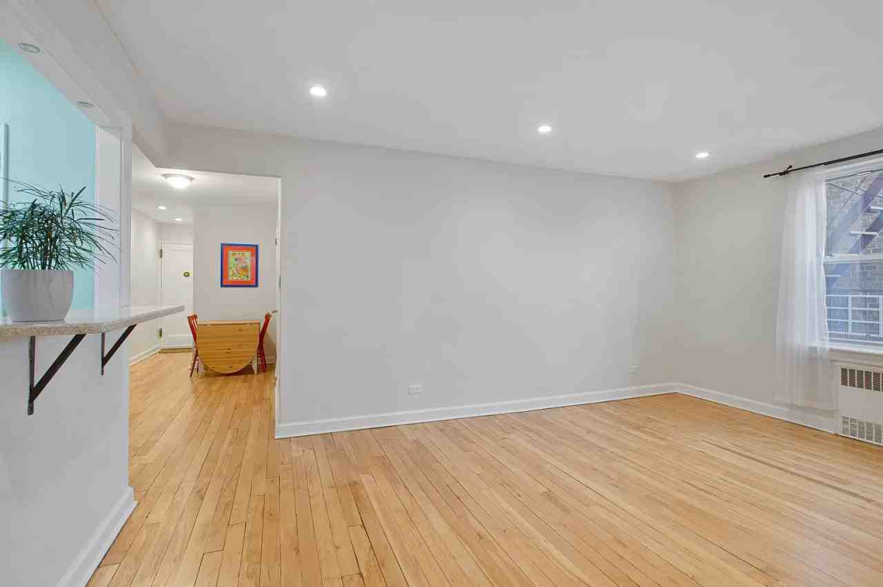 3925 51St St - Photo 6 of 8