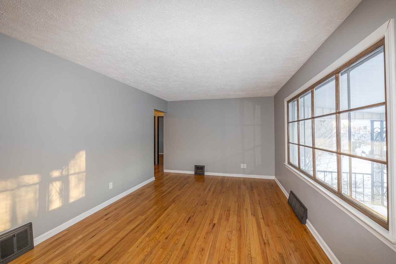 826 Oak St - Photo 4 of 23