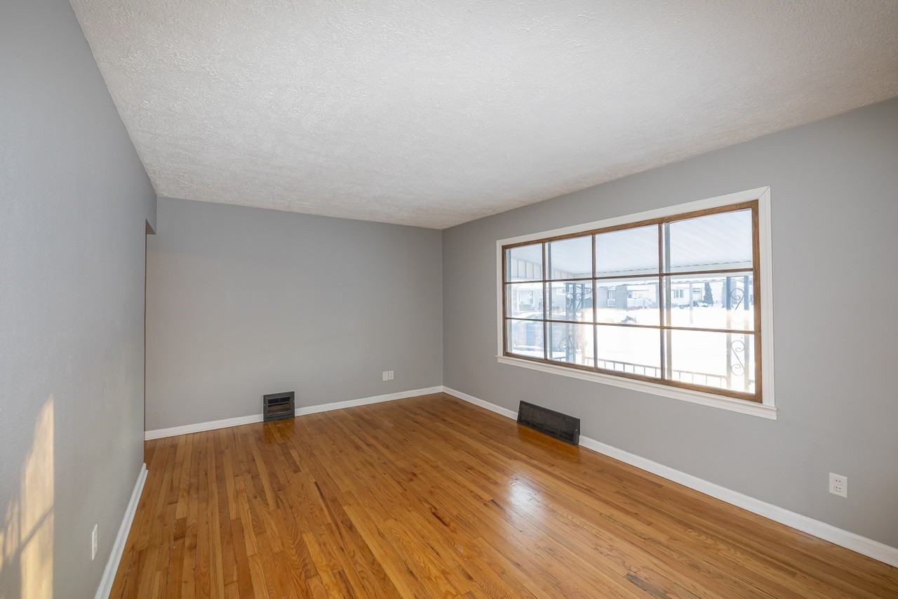 826 Oak St - Photo 5 of 23