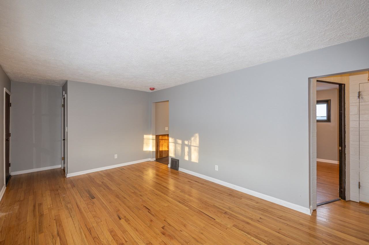 826 Oak St - Photo 7 of 23