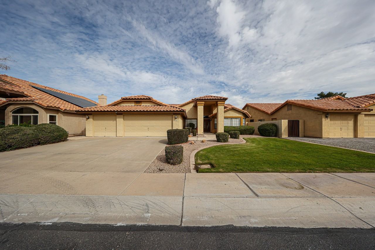 532 E Stonebridge Dr - Photo 2 of 50