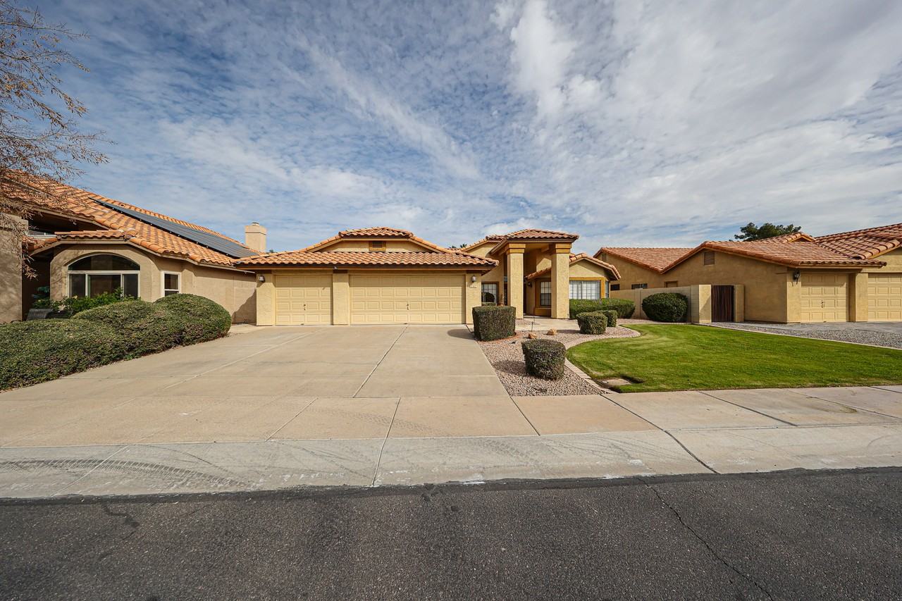 532 E Stonebridge Dr - Photo 3 of 50