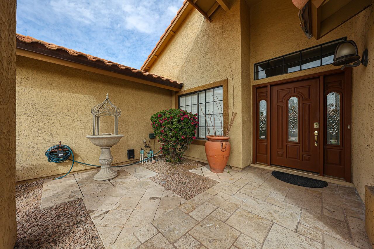 532 E Stonebridge Dr - Photo 4 of 50