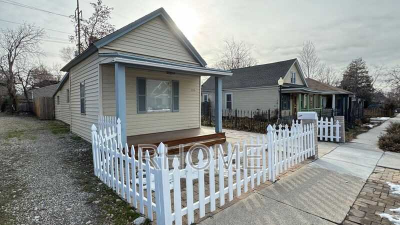 1054 Wilson Ave - Photo 2 of 25