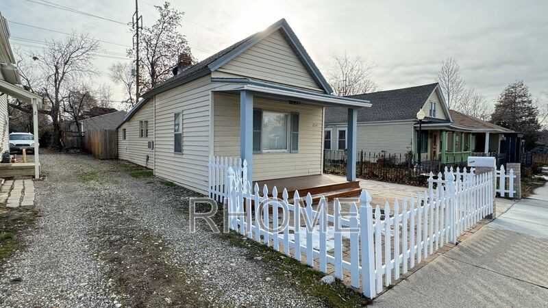 1054 Wilson Ave - Photo 3 of 25