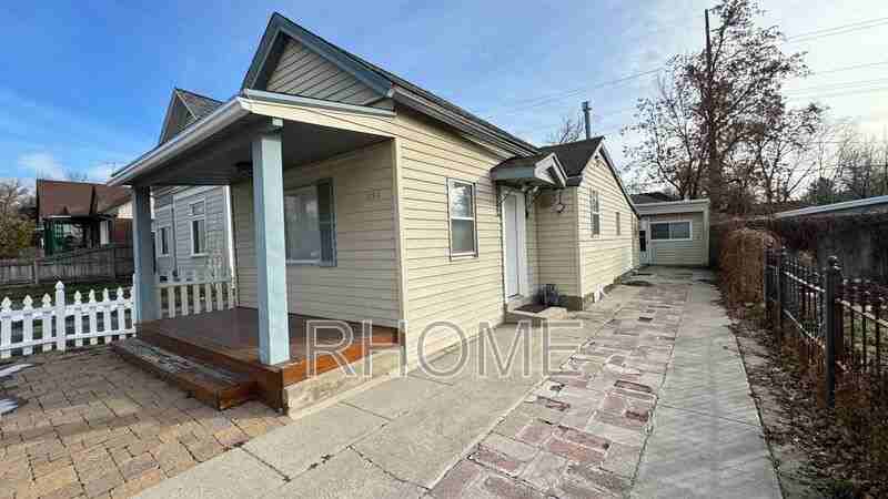 1054 Wilson Ave - Photo 6 of 25