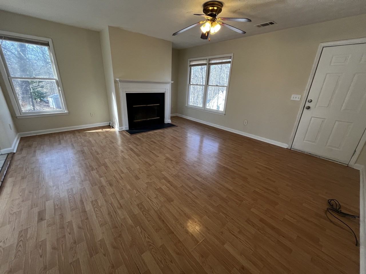 218 Poplar Point Dr - Photo 5 of 16