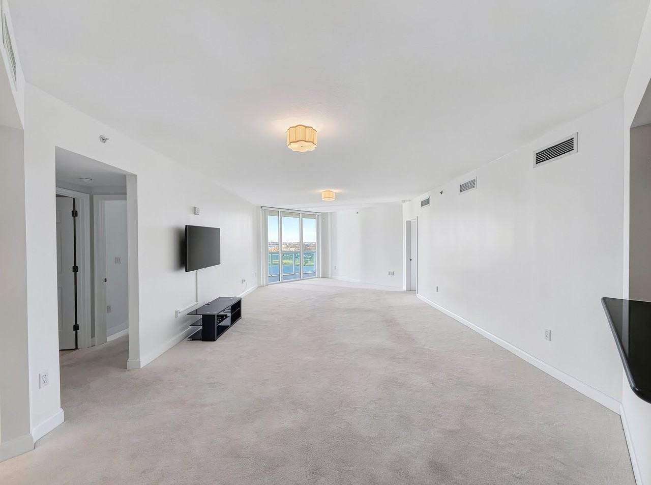 231 Riverside Dr - Photo 2 of 16