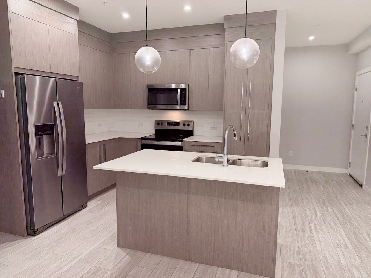 898 Savanna Cres Ne - Photo 2 of 21