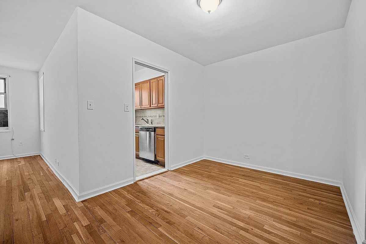 3777 Independence Ave #3F - Photo 4 of 7