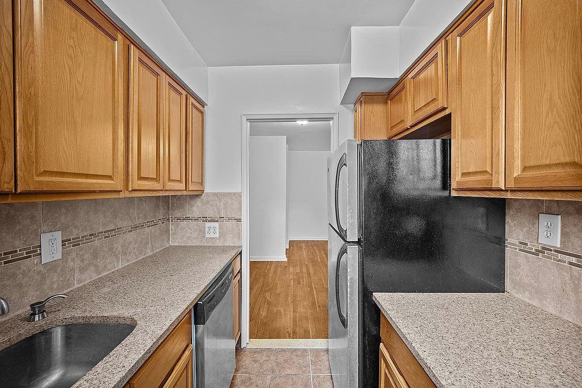 3777 Independence Ave #3F - Photo 6 of 7