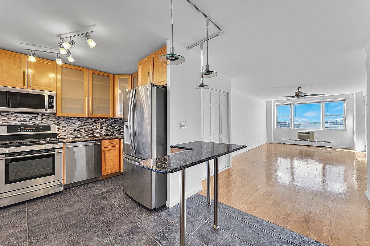 5900 Arlington Ave #18T - Photo 2 of 8