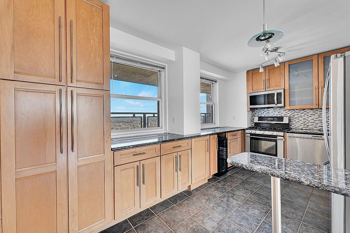 5900 Arlington Ave #18T - Photo 3 of 8