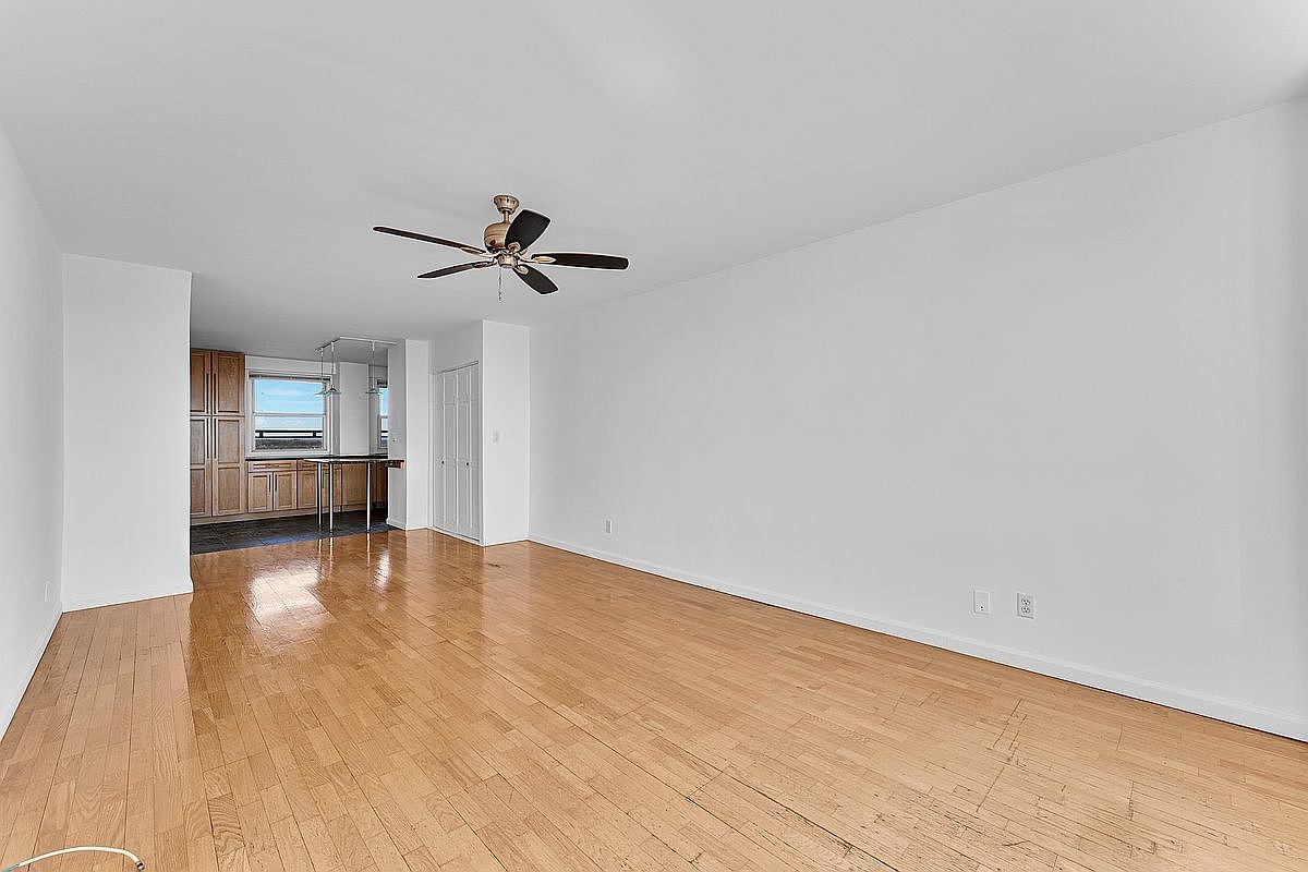 5900 Arlington Ave #18T - Photo 4 of 8