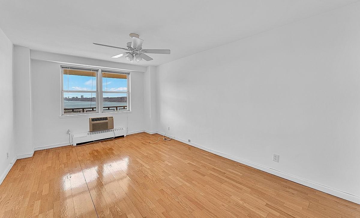 5900 Arlington Ave #18T - Photo 5 of 8