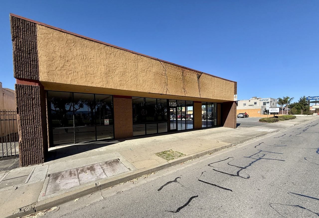 1135 N Main St - Photo 2 of 23