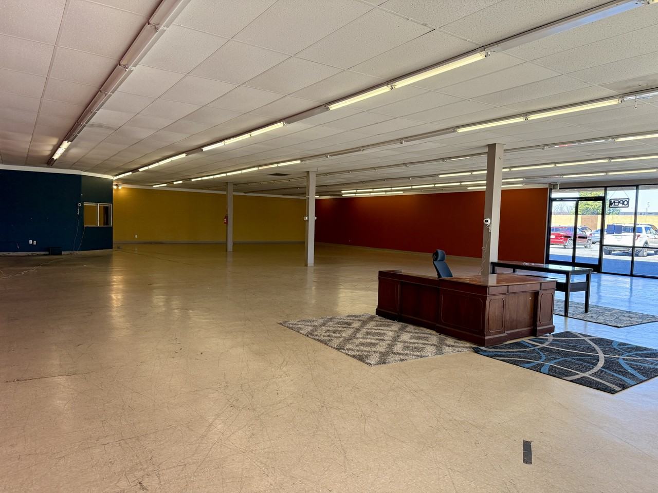 1135 N Main St - Photo 6 of 23