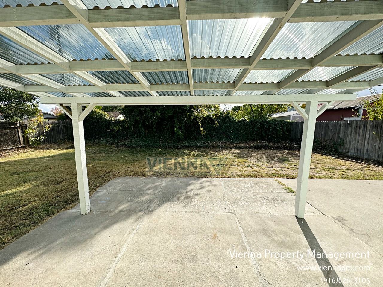 1133 Amberwood Rd - Photo 3 of 22