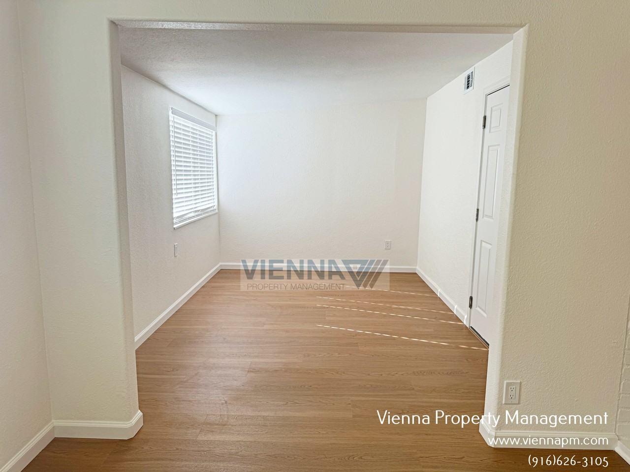 1133 Amberwood Rd - Photo 4 of 22