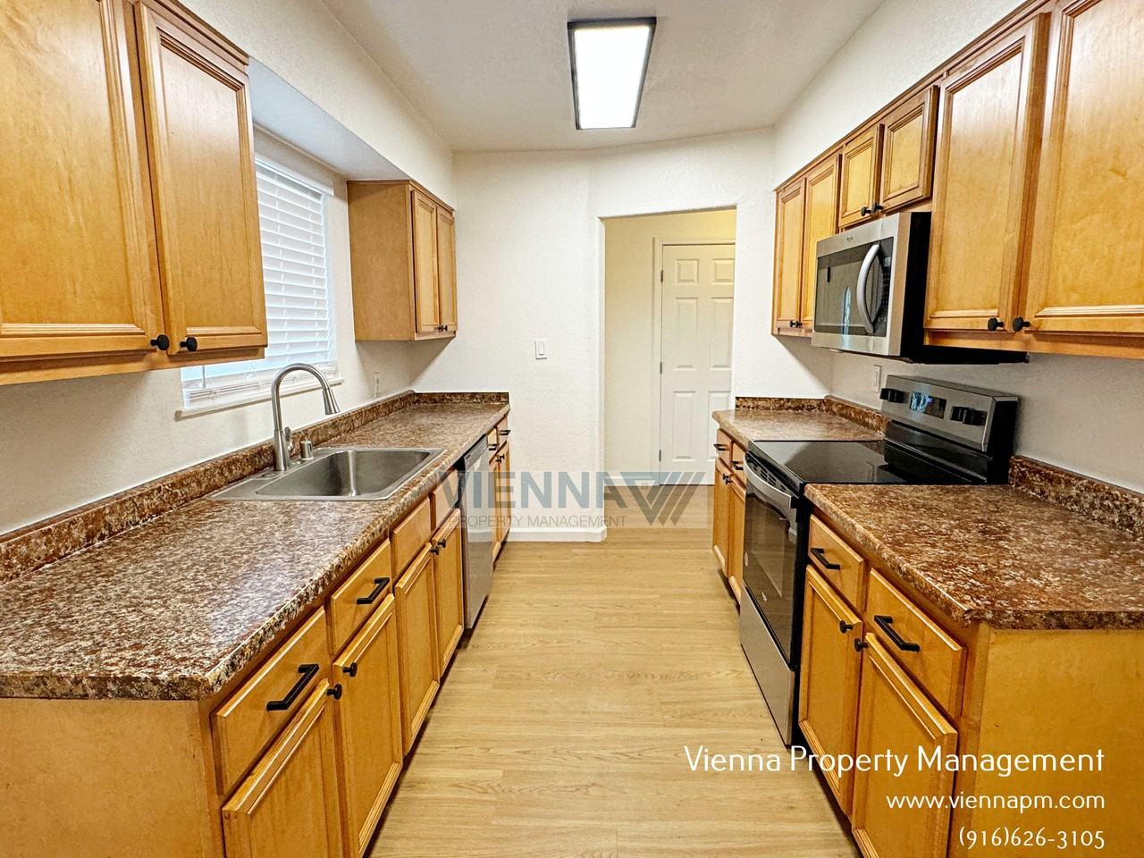 1133 Amberwood Rd - Photo 7 of 22