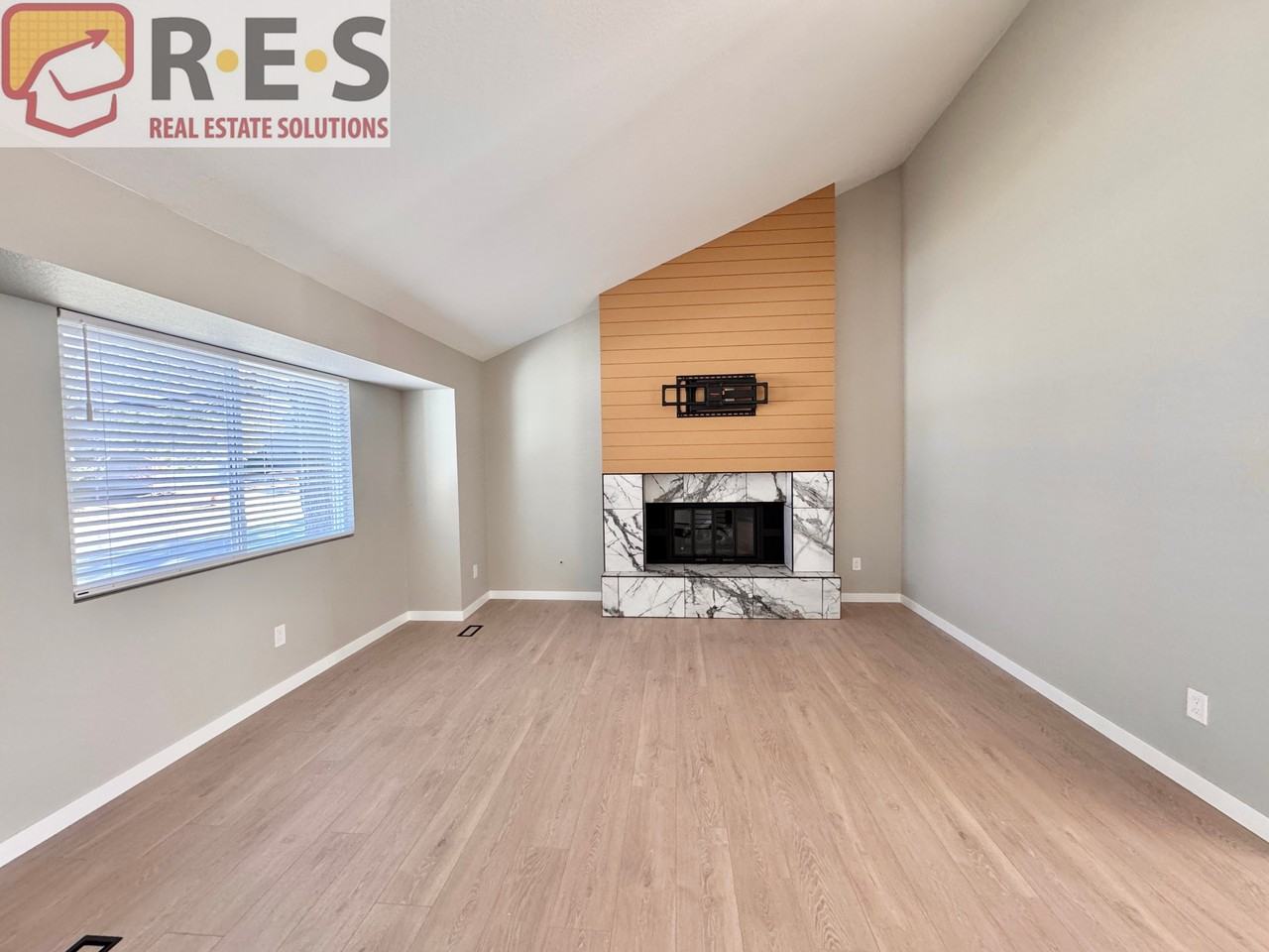 7731 S Spruce St - Photo 6 of 25