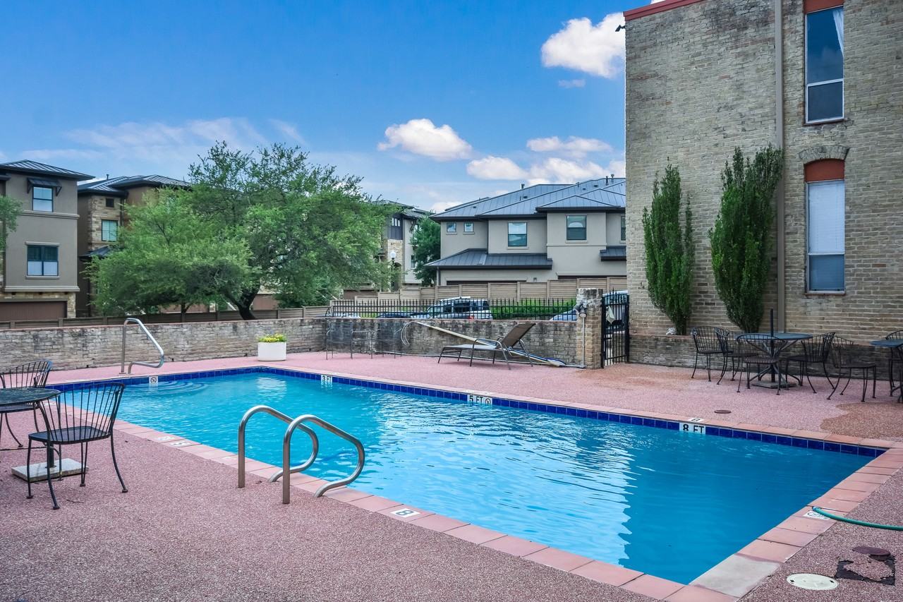 3431 N Hills Dr - Photo 2 of 31