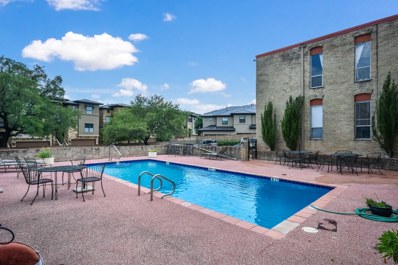 3431 N Hills Dr - Photo 3 of 31