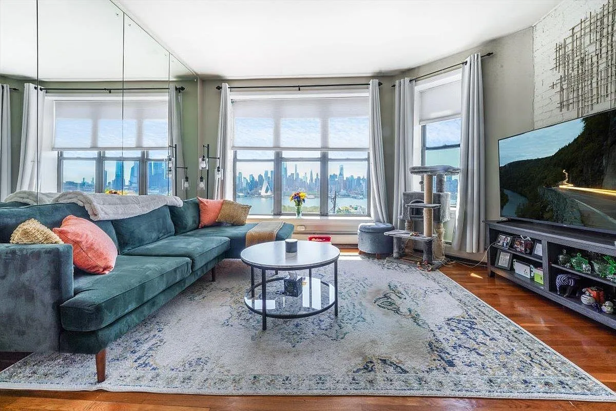 963 Boulevard E - Photo 2 of 16