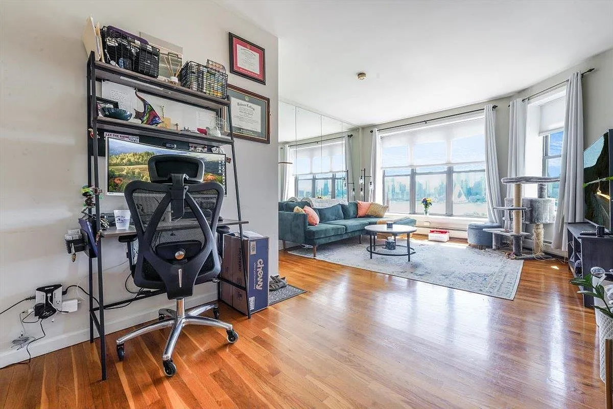 963 Boulevard E - Photo 3 of 16