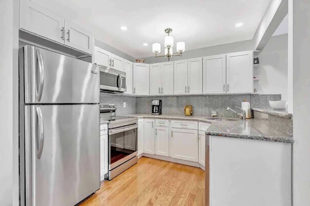 302 5th Ave - Photo 3 of 19