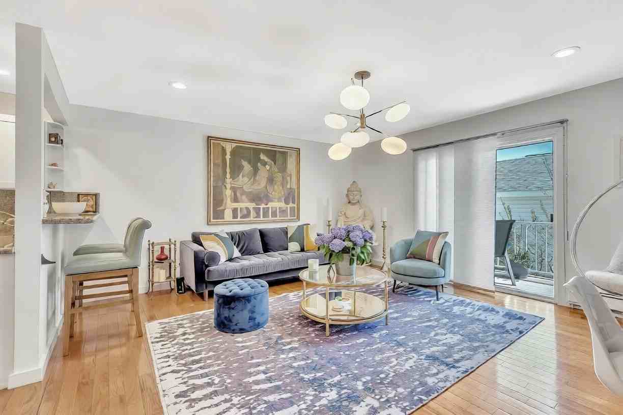 302 5th Ave - Photo 7 of 19